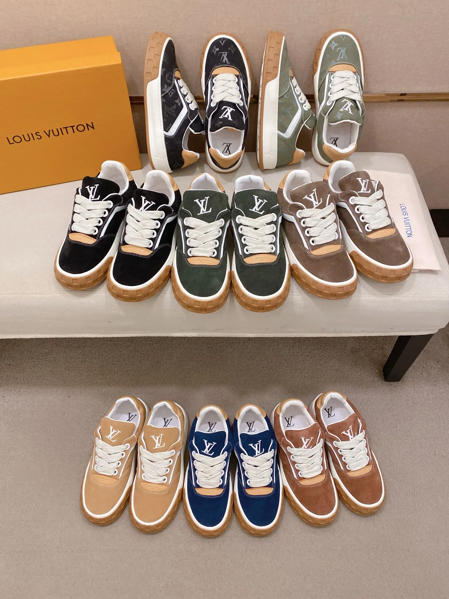 Factory price: 480💰 LV 🫏The colorful interpretation of BUTTERSOFT sneakers combines sheepskin, The colorful interpretation of LV BUTTERSOFT sneakers combines sheepskin and calfskin for a super soft feel. Designed by Pharrell Williams, this '60s-inspired shoe features a padded upper that's been crafted by Louis Vuitton craftsmen to further enhance the comfort of the leather. In addition to the LV initials, it features multiple signatures, including natural leather trim and an embossed pattern of Pharrell Williams and lobster on the side, referencing the Fall/Winter 2025 men’s show. A must-have artifact for fashionistas✅ Code number 38-44